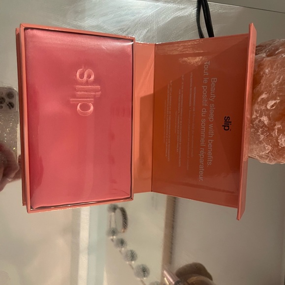 LAST 1 IN STOCK ❣️
Slip Silk pillow case - queen size - Picture 2 of 6